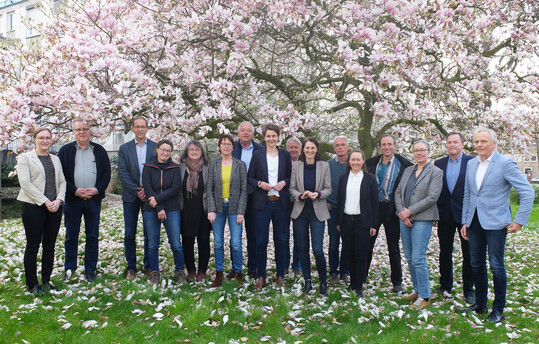 Ministerin Miriam Staudte (7.v.r.) mit Mitgliedern des Beirats zur Frderung des kologischen Landbaus.