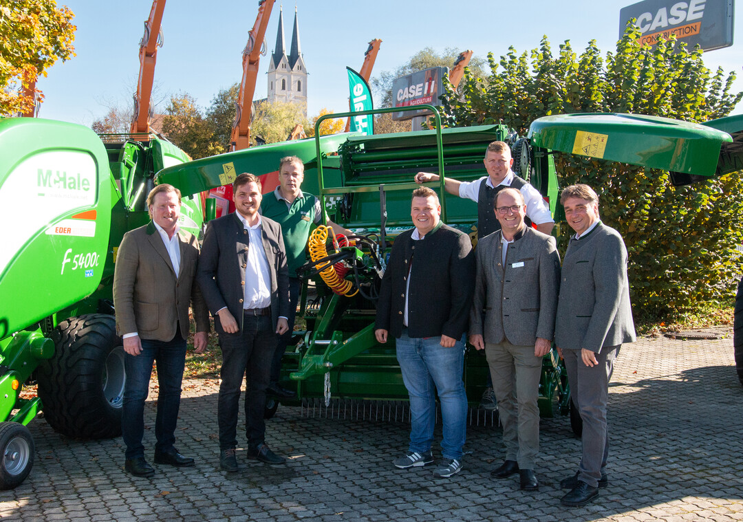 (v. l.): Christian Gruber (Geschftsleiter Eder Landtechnik), Josef Lechner (Verkaufsleiter Eder Landtechnik), Rdiger Metzger  (Produktspezialist McHale), Max Schnitzenbaumer (Bereichsleiter McHale Eder Landtechnik), Christian Rau (Verkaufsberater BW Eder Landtechnik), Franz Teuschl (Werksbeauftragter McHale) und Peter Eder (Inhaber Eder GmbH).