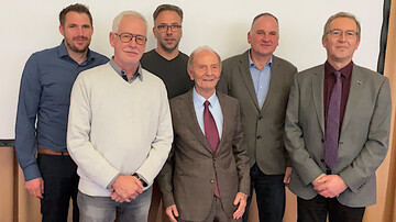 Zufrieden mit dem Ergebnis zeigten sich (v. l.) die Aufsichtsrte Jochen Maas, Dieter Meerwarth, Rudolf Schnit, Vorsitzender des Aussichtsrats, Geschftsfhrer Dr. Francesco Albanese sowie Bernhard Adelmann, stellvertretender Vorsitzender des Vorstandes und Bernhard Roth, Vorsitzender. Nicht auf dem Bild sind Tobias Ballweg und Peter Hoffmann. 