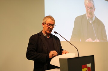 Weiter zuversichtlich: Es gab schon immer Zeiten, die schwieriger waren, meinte der Vorsitzende Dieter Mainberger, der selbst schon viele Jahre im Agrarbusiness unterwegs ist, auf der Mitgliederversammlung in der Argentalhalle.