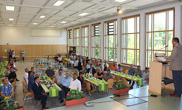 "Im Land werden ganz besondere Obstbrnde und Destillate erzeugt. Die Qualitt und die Vielfalt der Produkte sind beeindruckend. Glckwunsch und Respekt fr diese Leistung", meinte Agrarminister Peter Hauk bei seiner Festrede in Bodnegg.