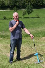 Mathias Brugger aus Lenzkirch-Saig informierte über den Einsatz des Rising-Plate-Meters in seinem Betrieb, mit dem er gute Erfahrungen bei der Messung des Aufwuchses gemacht hat.