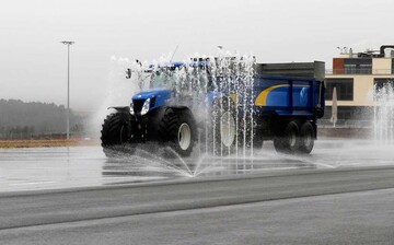 Vor allem Fahranfnger, die risikolos ben mchten, sollten ein Fahrsicherheitstraining fr Schleppergespanne absolvieren. 