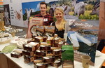 Bio-Ziegenkäse in Raclette-Form beim Stand von der Monte Ziego Käserei aus Teningen