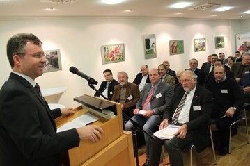 Bioenergie-Regionen tagen beim Bauernverband: ber 100 Vertreter aus Politik, Behrden, Landwirtschaft und Naturschutz diskutierten beim Parlamentarischen Abend im LBV-Haus in Stuttgart ber die Bedeutung der Bioenergie fr die Energiewende und die Chancen des Greenings.