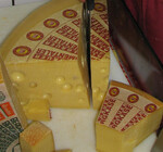 Bioware ist gefragt: Im Krisenjahr 2009 allerdings lag der Erzeugerpreis für Biomilch mit im Schnitt 38,7 Cent pro kg um knapp zehn Cent niedriger als 2008.