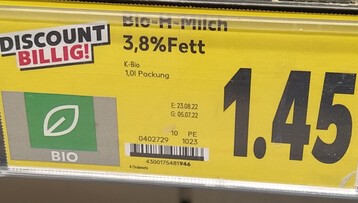 Die Preise fr Biomilch im Discount wurden deutlich gesenkt.