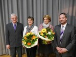 Für die gute Bewirtung inklusive Abschluss-Bufett erhielten stellvertretend für die Gingener Landfrauen Vorsitzende Erika Preßmar und Lieselotte Zeller, Vorsitzende der Kreislandfrauen Geislingen, bunte Blumensträuße überreicht.