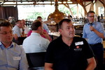 Abschlussbesprechung im Brauhaus Böblingen: Laut Dr. Alexander Rosenberger vom Baywa-Unternehmen Evergrain (rechts) werden die Trockenschäden das deutsche Braugerstenaufkommen einschränken. Im Vordergrund ganz links: Axel Kling, Leiter der Mälzerei Kling; daneben: Micheal Huber, Einkaufsleiter Bestmalz AG.