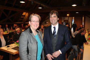 Die Abteilungsleiterin Risikokommunikation Dr. Gaby-Fleur Bl vom Bundesinstitut fr Risikobewertung (BfR) in Berlin und der Vorsitzende des Bauernverbandes Stuttgart Klaus Brodbeck.