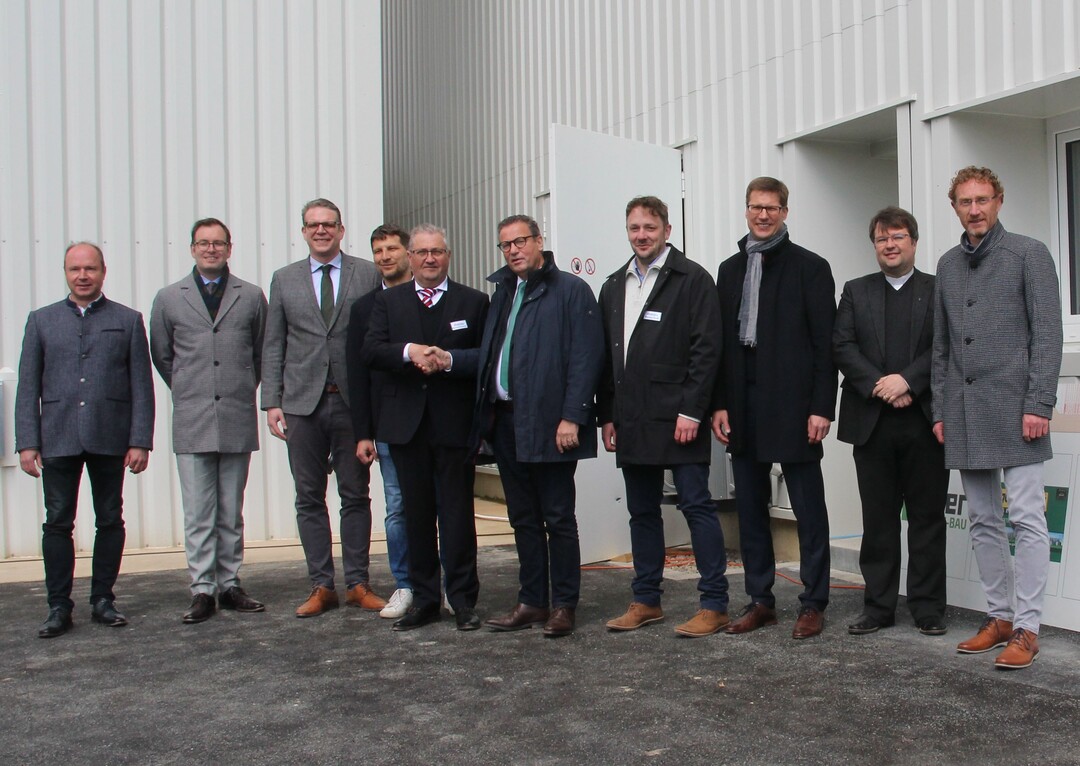 Gste bei der Einweihung, v. l.: Marcus Khler und Florian Busch, beide Landratsamt Main-Tauber-Kreis, Dr. Johannes Klaus, RLG, Daniel Schloz, Rebio, Reinhold Baumann, Minister Peter Hauk, Matthias Teufel, Dr. Holger Lbbert, ZG, Pfarrer Oliver Strr und Brgermeister Marcus Wessels.