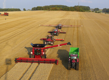Bei dem sogenannten Controlled Traffic Farming (CTF) werden immer die gleichen Fahrspuren genutzt, damit insgesamt die Anteile der auf einem Feld befahrenen Flächen reduziert und der Boden so wirksam geschützt.