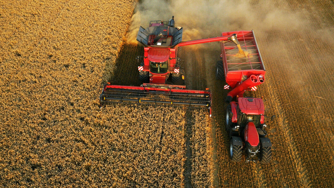 . Der neue Optum CVX wurde auf der Agritechnica zur Maschine des Jahres gewhlt.  Auf der EIMA 2016, der internationalen Fachmesse fr Landmaschinen in Italien, errang der Optum 300 CVX den Titel Traktor des Jahres 2017. 