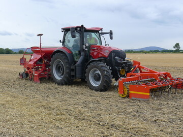Das neue ActiveDrive 8-Getriebe mit drei Gruppen und acht Lastschaltstufen je Gruppe gibt es fr alle Maxxum Multicontroller-Modelle von 145 bis 175 PS.