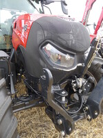 Der Lufteinlassbereich an der Haubenfront wurde vergrößert und verleiht dem Maxxum ein markantes "Gesicht".