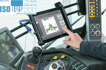 Mit der AEF zertifizierten EASY on board App von CLAAS lässt sich jedes beliebige ISOBUS- Anbaugerät bedienen.