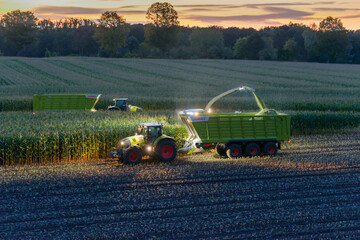 Claas hat im abgelaufenen Geschftsjahr wieder eine gute Ernte eingefahren: Der Umsatz erreichte mit 3,88 Milliarden Euro einen neuen Hchstwert. Ein deutliches Plus gab es auch beim Ergebnis vor Steuern.