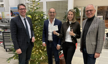  Die glcklichen Gewinner wurden am 9. Dezember 2021 gezogen: (v.l.) Dr. Benjamin Schutte (Geschftsfhrung CLAAS Vertriebsgesellschaft), Wolfgang Rck (Geschftsfhrung CLAAS Wrttemberg), Madeleine Grner (Marketing Leitung CLAAS Wrttemberg), Maximilian Wegemann (Vertriebsleitung Sd CLAAS).