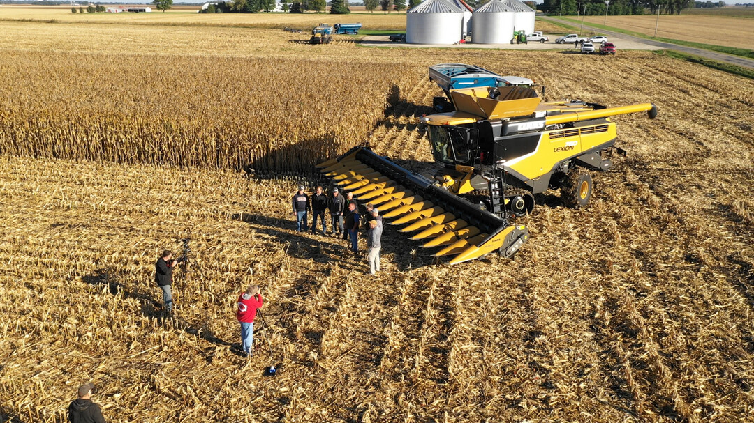 Mit Erntemengen von 1111 t Körnermais in acht Stunden und 1620 t in zwölf Stunden stellte der Familienbetrieb Stewart Farms Partnership aus Yorkville/Illinois mit einem Claas Lexion 760 TerraTrac gleich zwei neue Guiness-Weltrekorde auf.