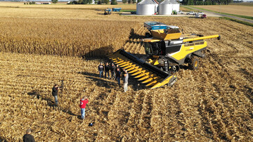 Mit Erntemengen von 1111 t Krnermais in acht Stunden und 1620 t in zwlf Stunden stellte der Familienbetrieb Stewart Farms Partnership aus Yorkville/Illinois mit einem Claas Lexion 760 TerraTrac gleich zwei neue Guiness-Weltrekorde auf. 