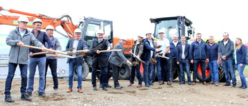 Spatenstich in Oberessendorf mit dem Team von Claas Wrttemberg und Bewo. 