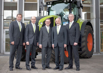 Freude ber das gute Geschftsergebnis 2011 bei der Konzernleitung kurz vor der Pressekonferenz in Dsseldorf (von links): Jan-Hendrik Mohr, Hans Lampert, Lothar Kriszun, Dr. Theo Freye, Dr. Hermann Garbers.