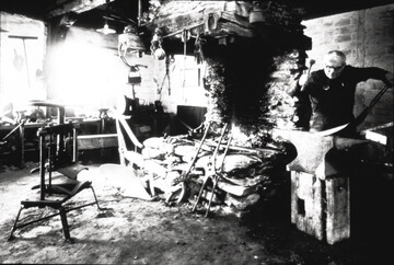 1879 grndete Ole Gabriel Kverneland im Sdwestens Norwegens eine Dorfschmiede.