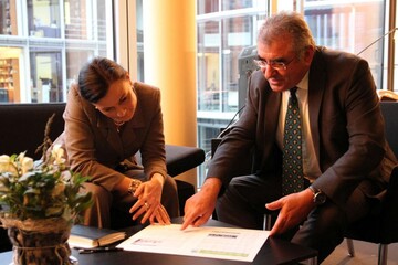 Milchbauernprsident und DBV-Vizeprsident Udo Folgart errterte den Faktencheck Milch der Vorsitzenden des Bundestagsausschusses fr Landwirtschaft und Ernhrung, Gitta Connemann. 