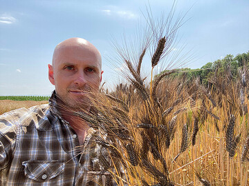 Der vermutlich weltgrößte Emmer-Versuch an der Universität Hohenheim ist beendet: Prof. Dr. Friedrich Longin