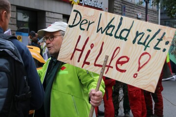 Demonstrant f�r den Wald