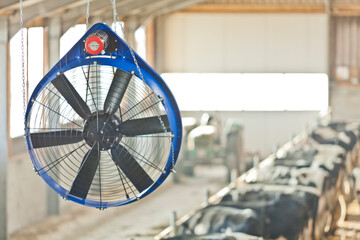 In einem Vergleich von 13 Stallventilatoren konnte DeLaval konnte mit sehr guten Ergebnissen punkten. Das Foto zeigt das Modell DeLaval DDF1200S/DDF1200P.