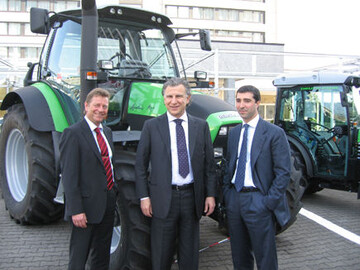 Die verbesserte Auftragslage im ersten Quartal 2010 sorgt beim Management von Same Deutz-Fahr fr Optimismus. V. l.: Rainer Morgenstern, Geschftsfhrer SDF Deutschland, Massimo Bordi, SDF-Vorstandschef und Aldo Carozza, SDF-Vizeprsident.