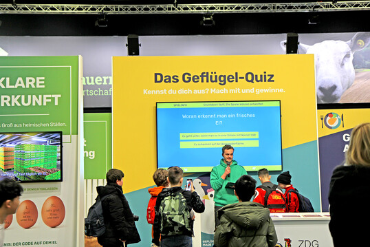 Halle 3: Der Zentralverband der Deutschen Geflgelwirtschaft e. V. (ZDG) prsentierte an seinem Stand das Schulprojekt Geflgel macht Schule.