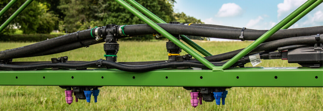 DirectInject von Amazone ermglicht die schnelle, flexible und bedarfsgerechte Zudosierung von Pflanzenschutzmitteln whrend der Applikation.
