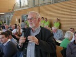 Ehrenvorsitzender Hans Ederle beteiligt sich an der Diskussion