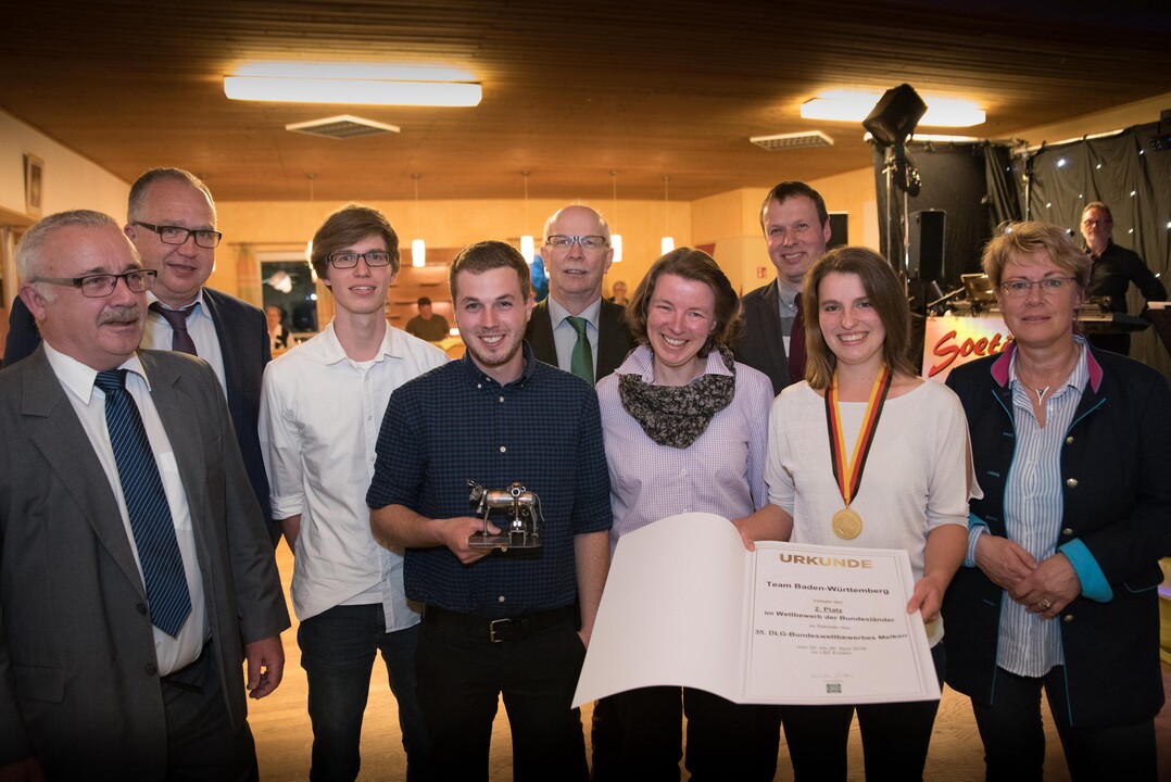 Die Mannschaft aus Baden-Württemberg mit Betreuern und Gratulanten