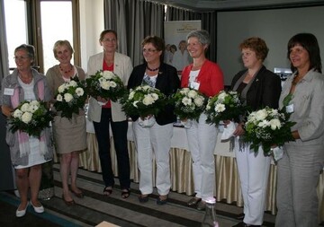 Das neue dlv-Prsidium v. l.: Margret Vosseler, Agnes Witschen, Jutta Quoos, Brigitte Scherb, Hannelore Wrz, Silvia Zller, Rosa Karcher