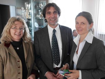 Bei der Mitgliederversammlung des Bauernverbandes Stuttgart in Untertrkheim (von links): Geschftsfhrerin Anette Herbster, Vorsitzender Klaus Brodbeck, Rechtsanwltin Nicole Spie.