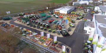 Blick von oben auf den Hauptsitz von Claas Wrttemberg im Gewerbegebiet von Langenau. Bei der Herbstausstellung gab es die volle Produktpalette zu besichtigen.