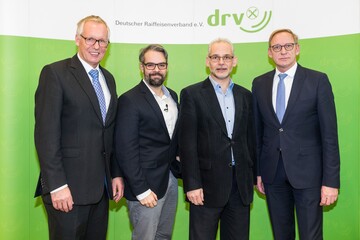 DRV-Hauptgeschftsfhrer Dr. Henning Ehlers, Martin Allmendinger, OMM Solutions GmbH, Robert Hoste, Universitt Wageningen und DRV-Prsident Franz-Josef Holzenkamp beim DRV-Forum tierische Veredelung.