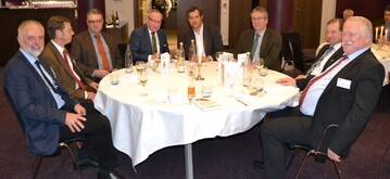 Dr. Jrgen Pickert (DMK), Dr. Peter Mller und Markus Grbling (Verband Baden-Wrttembergischer Saatzuchterzeuger), Dr. Helmut Mener (DMK), Dr. Andreas Mller (Buchautor und Vortragsredner), Dr. Reinhard Grandke (Hauptgeschftsfhrer DLG, Deutsche Landwirtschaftsgesellschaft), Dr. Ewald Glaser (Vorstandsvorsitzender ZG Raiffeisen), Ministerial-Dirigent Joachim Hauck (MLR, Ministerium fr Lndlichen Raum, Stuttgart)