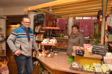 Jrg und Petra Schittenhelm in ihrem Hofladen