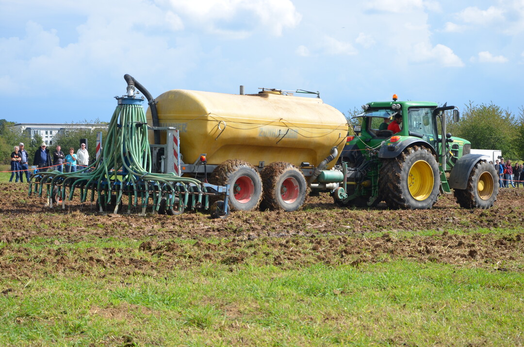 Gllefass mit Schleppschlauch.