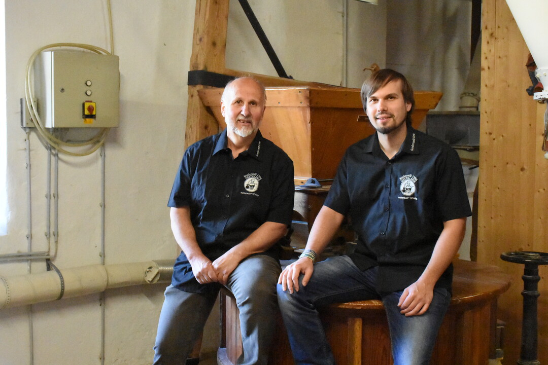 Die beiden Fesslers in der Mühle.