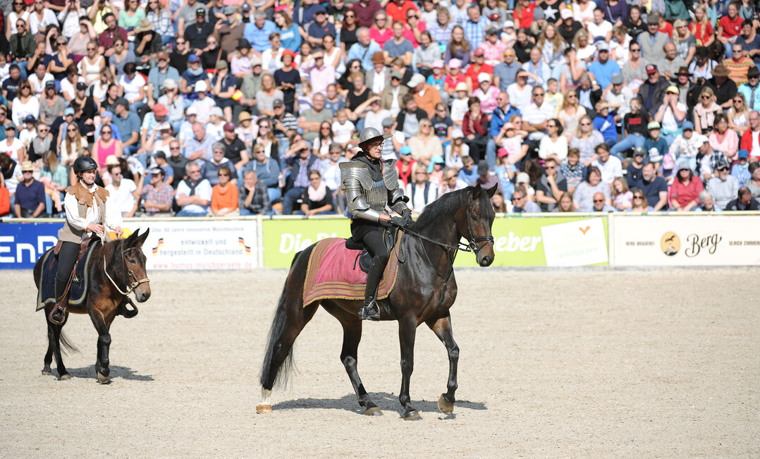Don Quijote und sein Knappe Sancho Pansa bei der Hengstparade in Marbach.