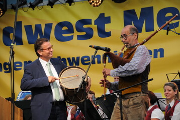 Trommeln gemeinsam fr die Landwirtschaft: Landwirtschaftsminister Peter Hauk und Bernhard Bitterwolf (r.)