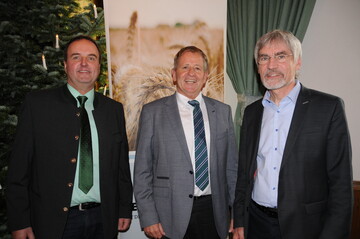 v. l. Bezirksverein-Vorsitzender Ulrich Horsch, Bezirksdirektor Vereinigte Hagel Hans-Ulrich Eppler sowie Refernet Dr. Eberhard Faust, Forschungsleiter Klimarisiken und Naturgefahren von der Mnchner Rckversicherung.
