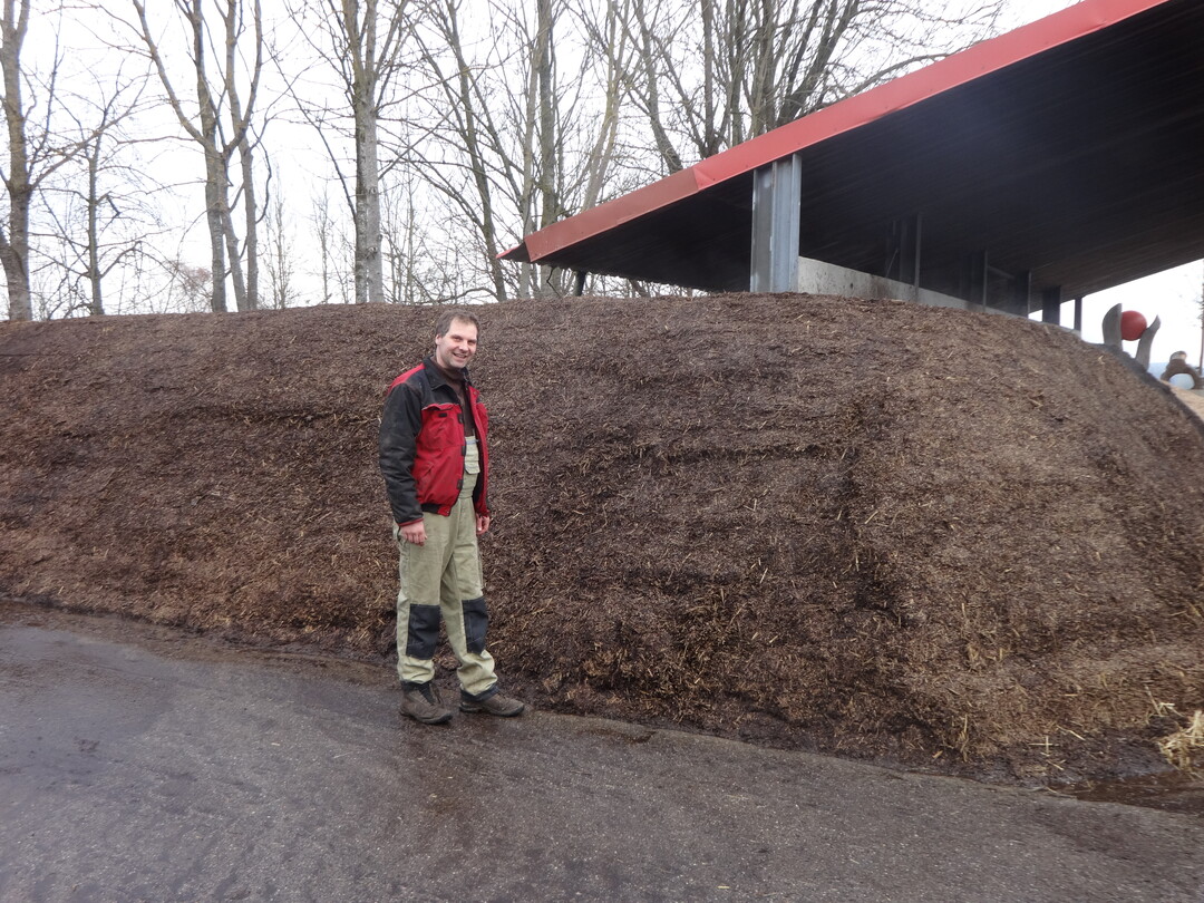 Die anaerobe Behandlung von Wirtschaftsdnger hat   zu Unrecht einen schlechten Ruf!, findet Landwirt Kreppold. Er schwrt auf die   Mikrobielle Carbonisierung.