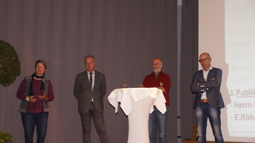Informierten ber die Alternativen zum Volksbegehren (v. l.): Katja Rser von der MaBo, BLHV-Justitiar Michael Ndl, Hubert Lehle von der Obstregion Bodensee und Erich Rhrenbach, Vorsitzender der Obstregion Bodensee. 