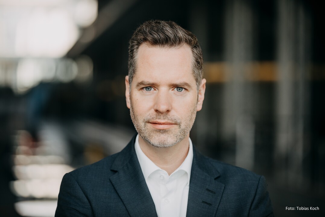 Als erster Redner bei der Jahrestagung des ZDG betont Christian Dürr, FDP-Fraktionsvorsitzender, die wirtschaftliche Relevanz der Geflügelwirtschaft und fordert eine marktorientierte Politik.